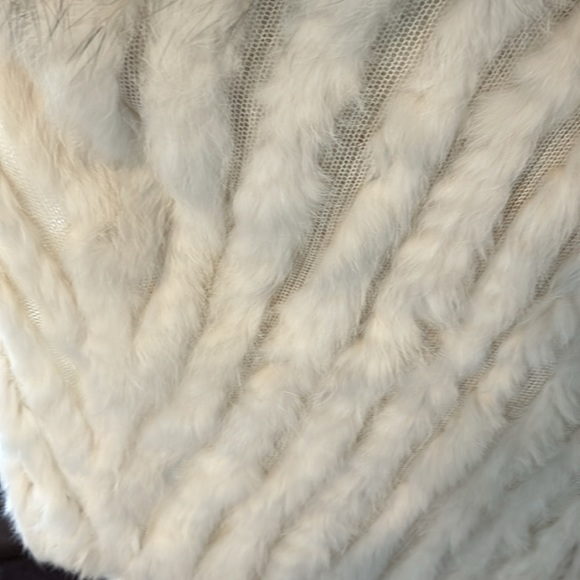 Rabbit fur knit poncho cape - Picture 3 of 4